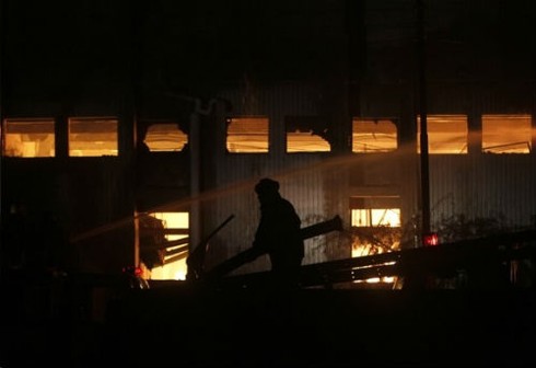 Pakistan: Cháy 2 nhà máy khiến 128 người thiệt mạng