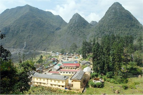 Khám phá dinh thự vua Mèo trên cao nguyên đá