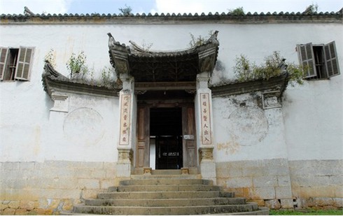 Khám phá dinh thự vua Mèo trên cao nguyên đá