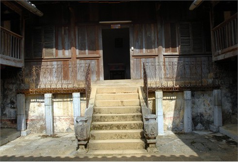 Khám phá dinh thự vua Mèo trên cao nguyên đá