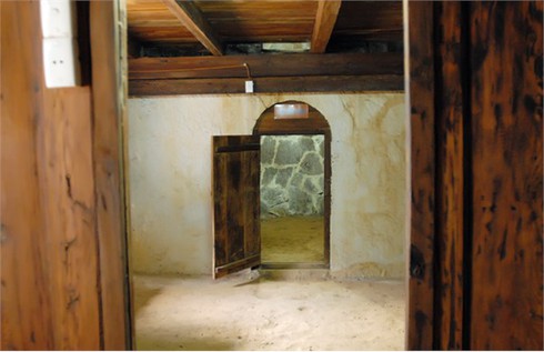 Khám phá dinh thự vua Mèo trên cao nguyên đá