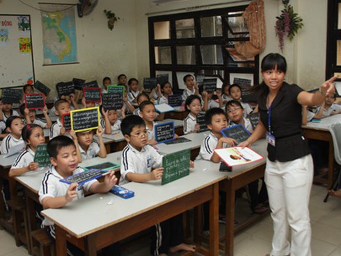 Buộc phải học tiếng Anh 'tự nguyện'