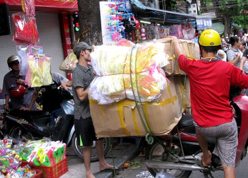 Rự rỡ Trung thu sớm trên phố Hàng Mã