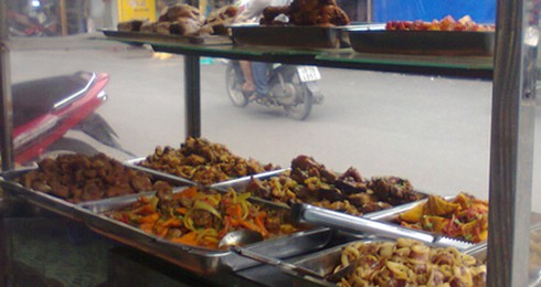 Hãi hùng cơm bẩn sinh viên