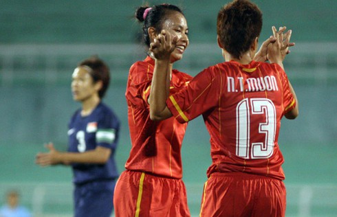 ĐT nữ Việt Nam thắng Singapore 10-0