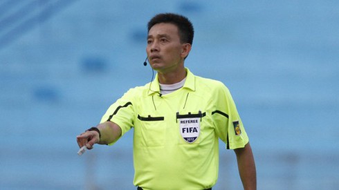 Trọng tài Võ Minh Trí có cơ hội 'nắn gân' Anelka, Drogba