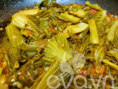 Cá chép om dưa cho ngày lạnh