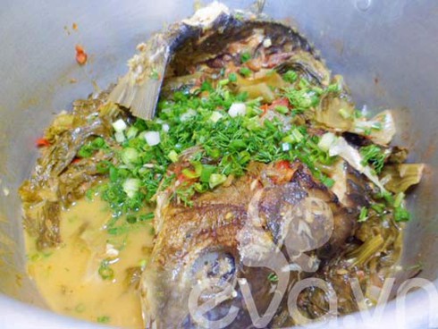 Cá chép om dưa cho ngày lạnh