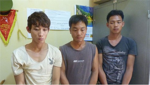 Ngang nhiên dùng ô tô đi cắt trộm cáp điện