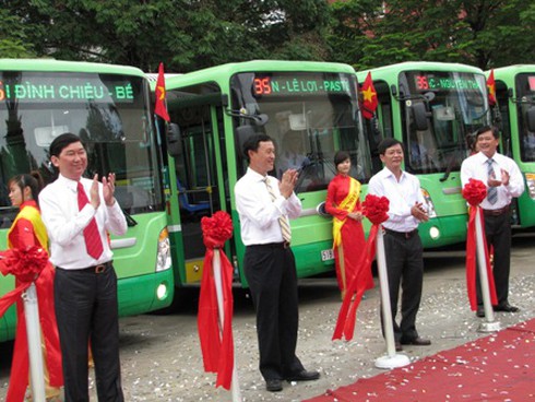 Xe buýt nhỏ thông minh chính thức hoạt động