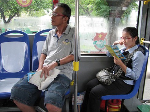 Xe buýt nhỏ thông minh chính thức hoạt động