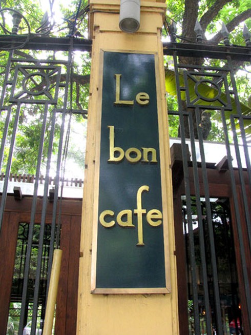 Nhộn nhịp kinh doanh trong Bảo tàng Lịch sử Quốc gia