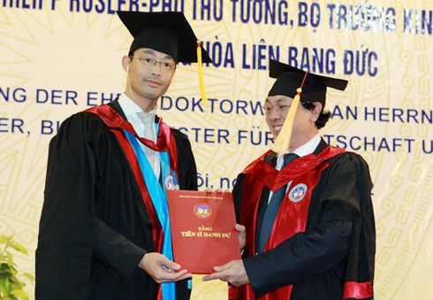 Bộ trưởng Đức gốc Việt: Ấn tượng sự học của người Việt