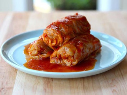 Bắp cải cuộn thịt xốt cà chua kiểu mới