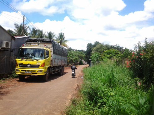 Đột nhập 'làng cụ già đánh bạc'