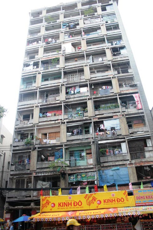 Cảnh sống lay lắt ở chung cư từng là bậc nhất Sài thành