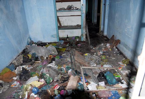 Cảnh sống lay lắt ở chung cư từng là bậc nhất Sài thành