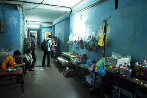 Cảnh sống lay lắt ở chung cư từng là bậc nhất Sài thành
