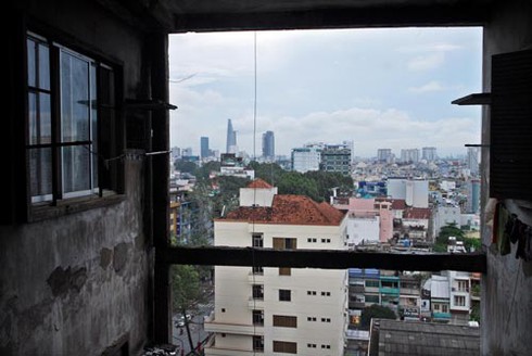 Cảnh sống lay lắt ở chung cư từng là bậc nhất Sài thành