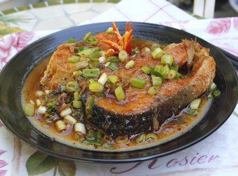 Cá hồi kho mặn - Món ngon cho ngày trở gió