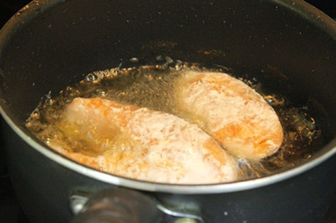 Cá hồi kho mặn - Món ngon cho ngày trở gió