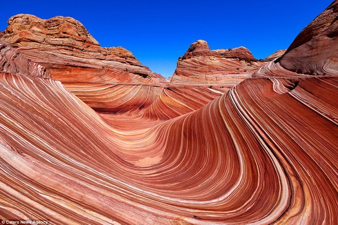 Kỳ vĩ núi đá vân sóng ẩn sâu trong sa mạc Arizona - ảnh 1