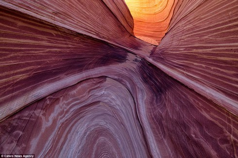 Kỳ vĩ núi đá vân sóng ẩn sâu trong sa mạc Arizona - ảnh 4