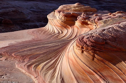 Kỳ vĩ núi đá vân sóng ẩn sâu trong sa mạc Arizona - ảnh 5