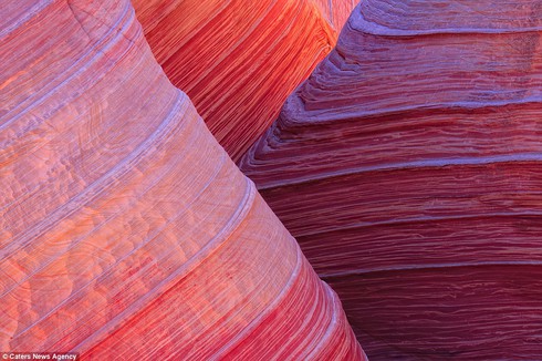 Kỳ vĩ núi đá vân sóng ẩn sâu trong sa mạc Arizona - ảnh 6