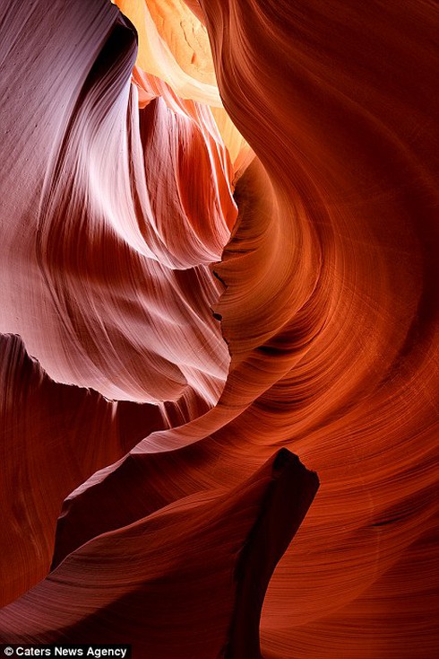 Kỳ vĩ núi đá vân sóng ẩn sâu trong sa mạc Arizona - ảnh 2