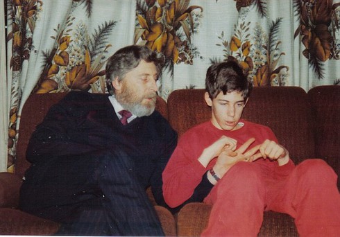 Câu chuyện kỳ lạ về người đàn ông tỉnh lại sau 12 năm sống thực vật - ảnh 1