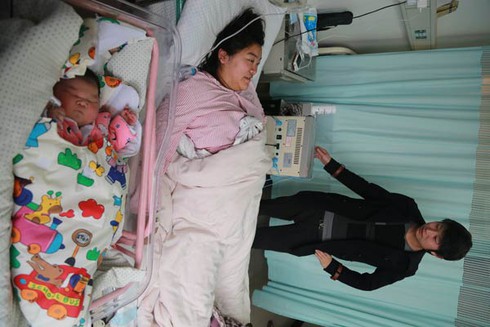 Những bé sơ sinh có cân nặng khủng - ảnh 2