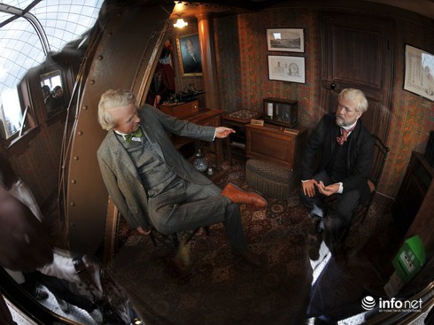 Đỉnh tháp Eiffel có một căn nhà - ảnh 3