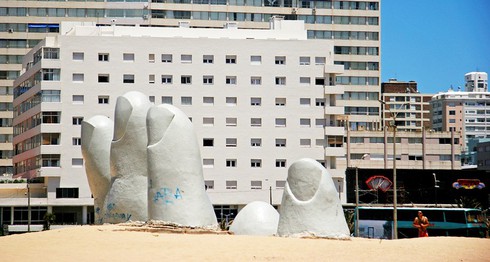 Kinh ngạc bàn tay khổng lồ xuất hiện bên bờ biển - ảnh 4