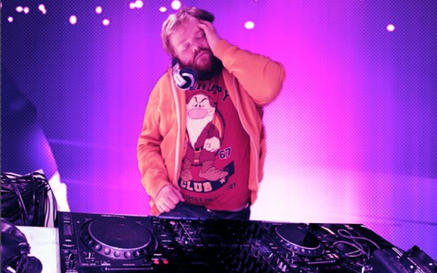 Nổi tiếng khắp thế giới vì... ngủ quên ở văn phòng - ảnh 6