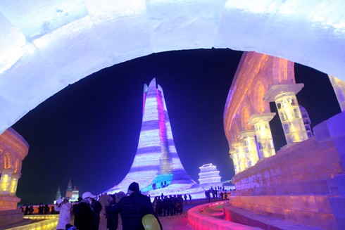 Rực rỡ lễ hội băng đăng quốc tế Cáp Nhĩ Tân - ảnh 6