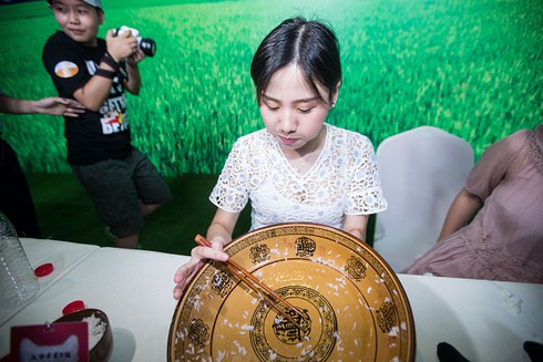 Cô gái nhỏ gây sốt vì ăn hết 108 cái nem, 4kg cơm trắng - ảnh 3