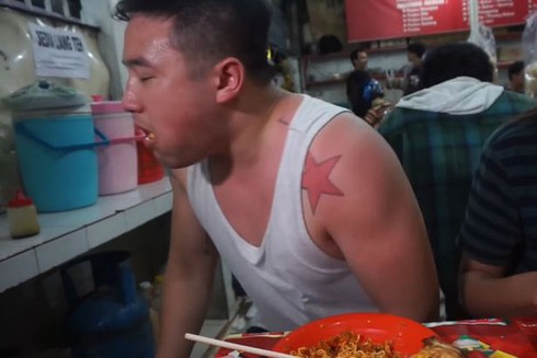 Bị điếc tạm thời vì ăn