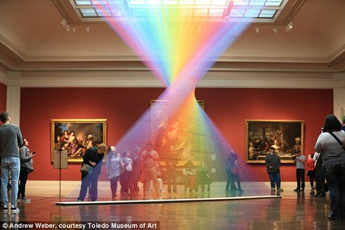 Rực rỡ cầu vồng nhân tạo giữa bảo tàng - ảnh 4