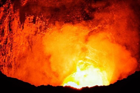 Thoát chết thần kỳ sau khi bị rơi xuống miệng núi lửa - ảnh 1