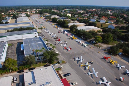 Choáng về sự thật cả làng đều có máy bay riêng - ảnh 1