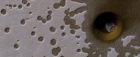 NASA phát hiện hố sâu khác lạ trên sao Hỏa - ảnh 1