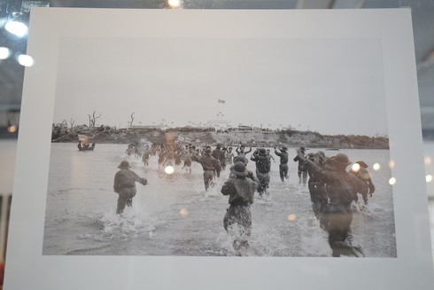 Phóng viên chiến trường: Góc nhìn từ hai phía - ảnh 1