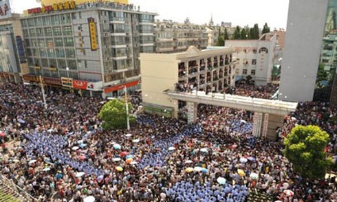 Trung Quốc: Dân biểu tình phản đối chính quyền xây nhà máy điện - ảnh 1