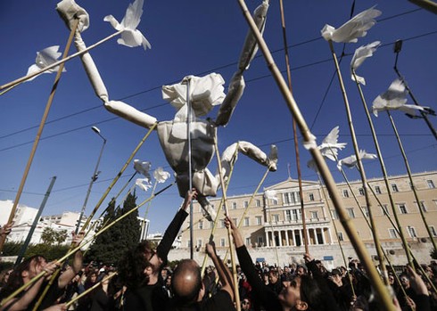 Biểu tình 'chống khắc khổ' bùng phát khắp châu Âu - ảnh 1