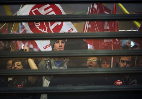 Biểu tình 'chống khắc khổ' bùng phát khắp châu Âu - ảnh 5