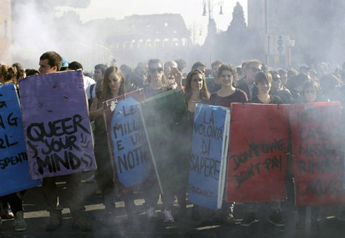 Biểu tình 'chống khắc khổ' bùng phát khắp châu Âu - ảnh 7