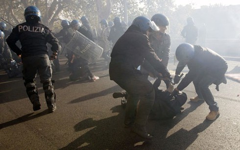 Biểu tình 'chống khắc khổ' bùng phát khắp châu Âu - ảnh 8