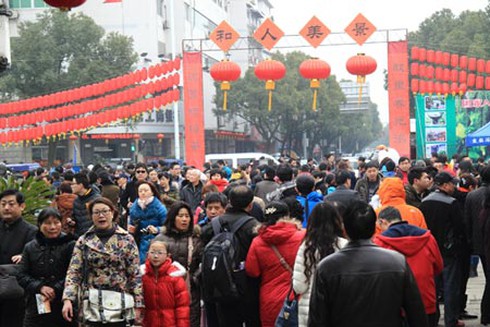 Sợ cúm H7N9, dân Trung Quốc đổ xô đi du lịch nước ngoài - ảnh 1