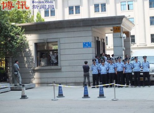 Những hình ảnh đầu tiên từ phiên xử Bạc Hy Lai - ảnh 6